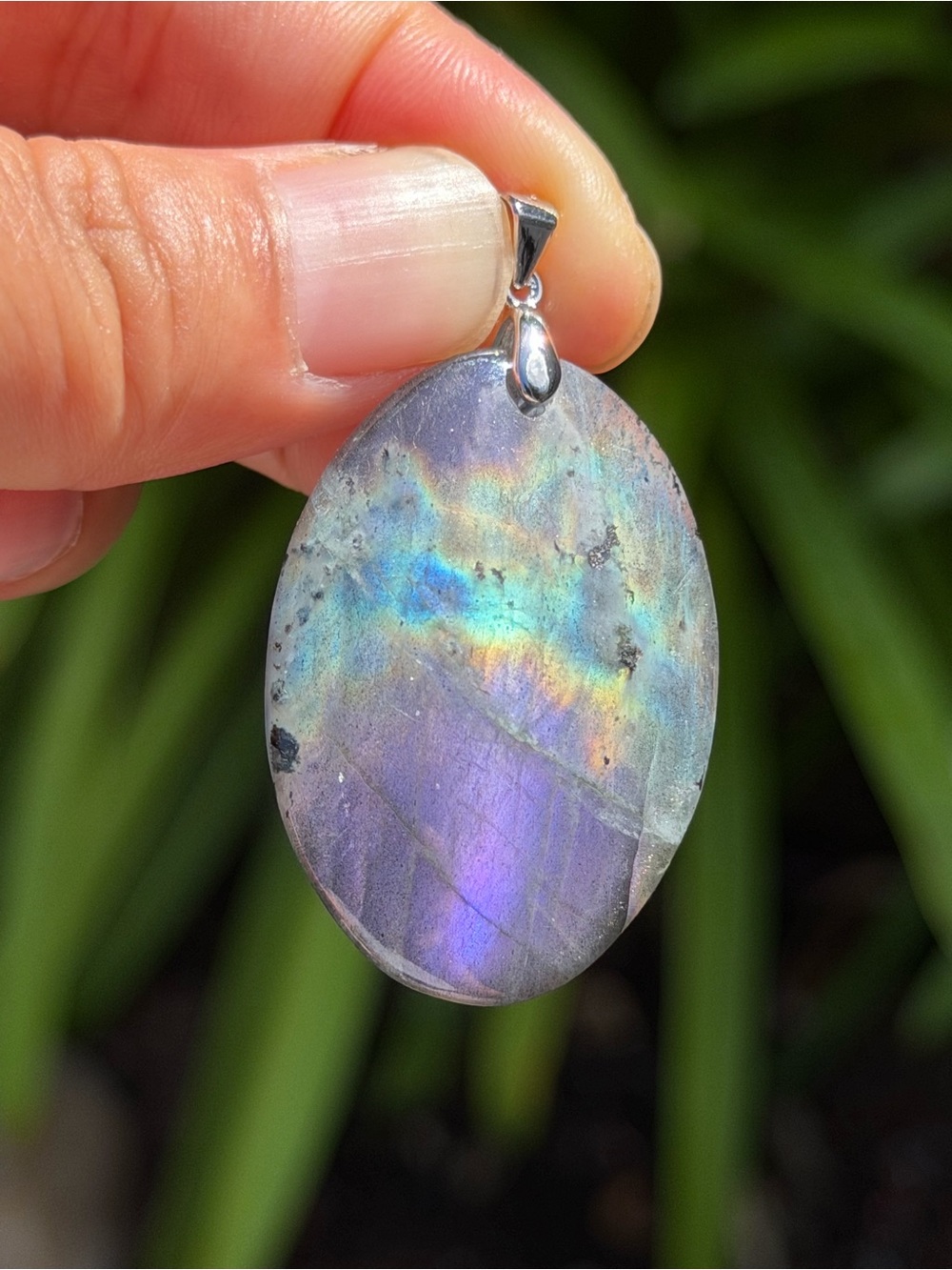 Labradorite Oval Pendant Necklace - Iridescent Blue-Purple Palo